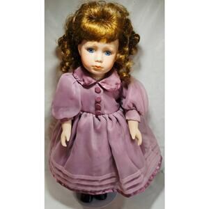 Seymour Mann Connoisseur Collection Porcelain Doll 15" Leslie In Mauve w/Stand